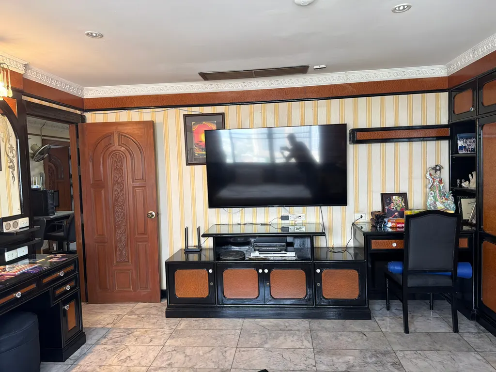 Photo 28 of listing DA-3358235: 3-bedroom condo (366 sq.m.) at Oriental Towers Condominium