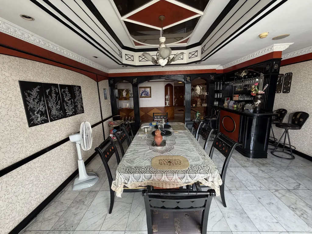 Photo 3 of listing DA-3358235: 3-bedroom condo (366 sq.m.) at Oriental Towers Condominium