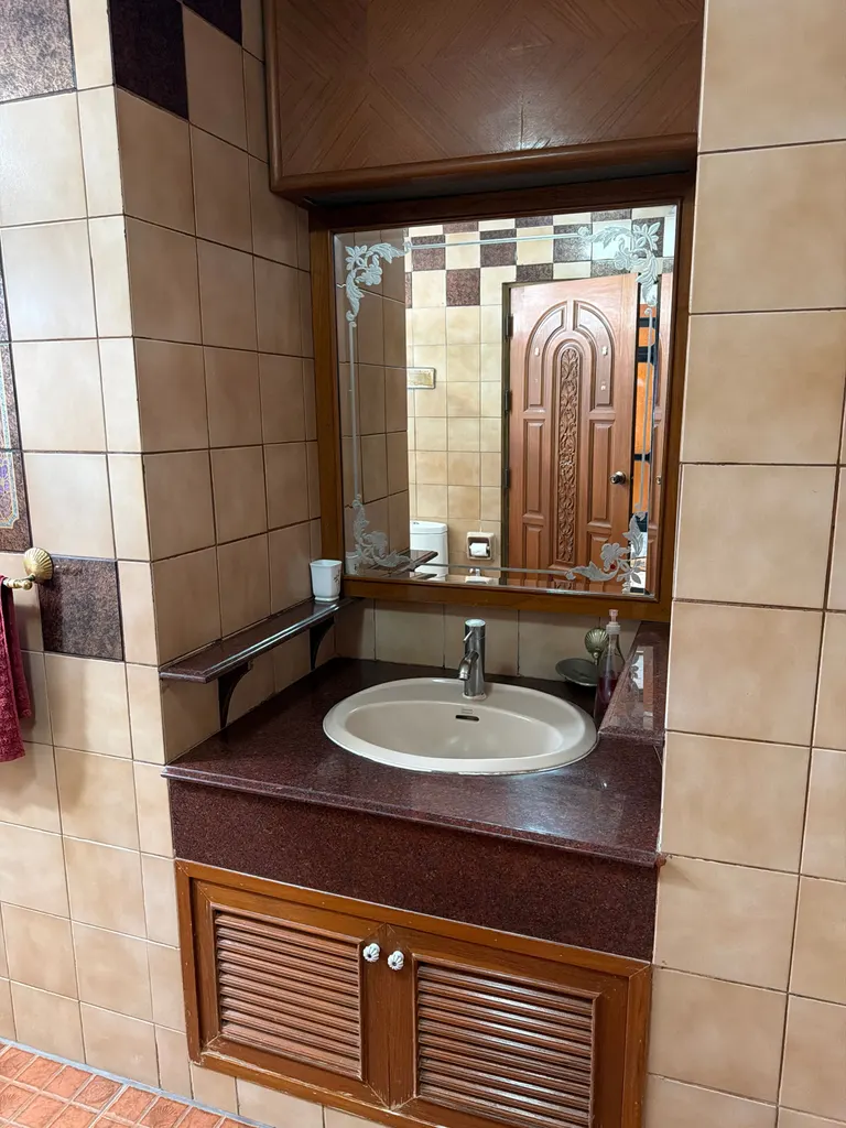 Photo 30 of listing DA-3358235: 3-bedroom condo (366 sq.m.) at Oriental Towers Condominium