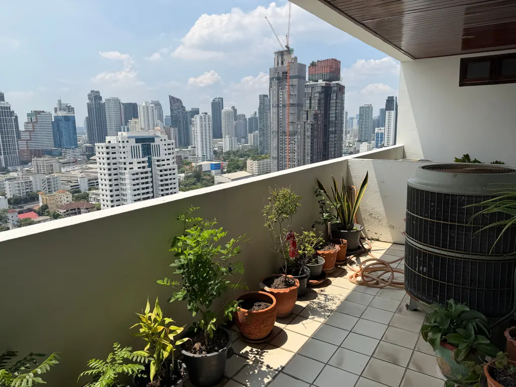 Photo 5 of listing DA-3358235: 3-bedroom condo (366 sq.m.) at Oriental Towers Condominium