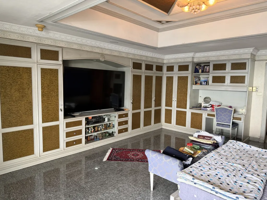 Photo 9 of listing DA-3358235: 3-bedroom condo (366 sq.m.) at Oriental Towers Condominium