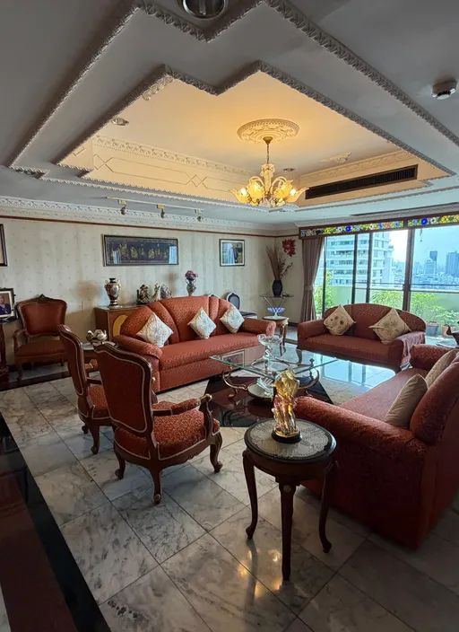 Photo 1 of listing DA-3358235: 3-bedroom condo (366 sq.m.) at Oriental Towers Condominium