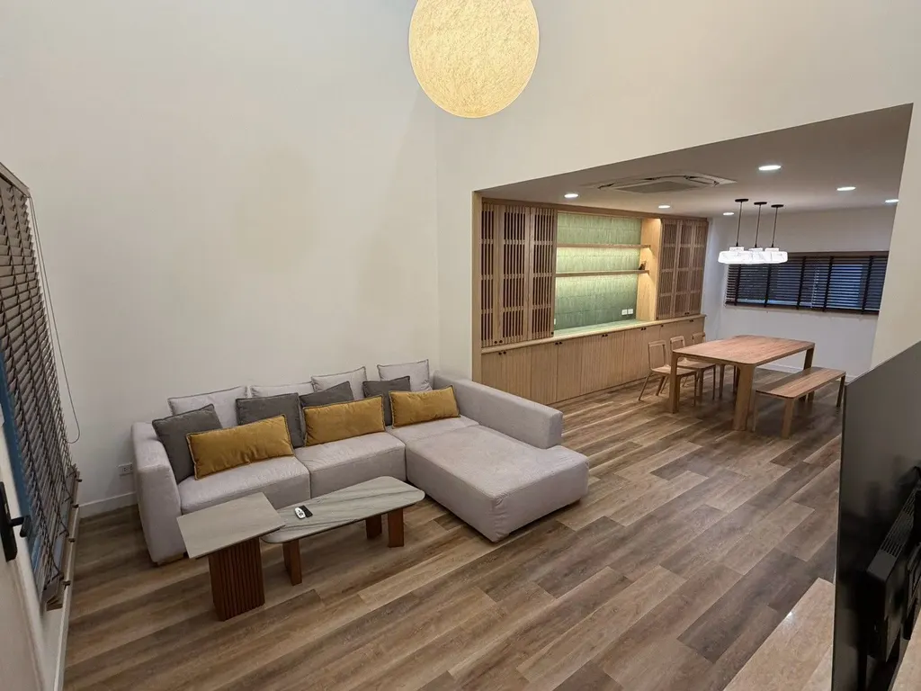 Foto 2 des Angebots DA-3360977: 3-Zimmer-Reihenhaus (237 m²) im Nue Verse Krungthep Kreetha