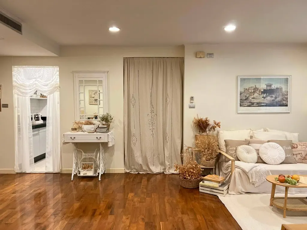 Photo 3 of listing DA-3362476: 2-bedroom condo (90 sq.m.) at Baan Siri Ruedee Condominium