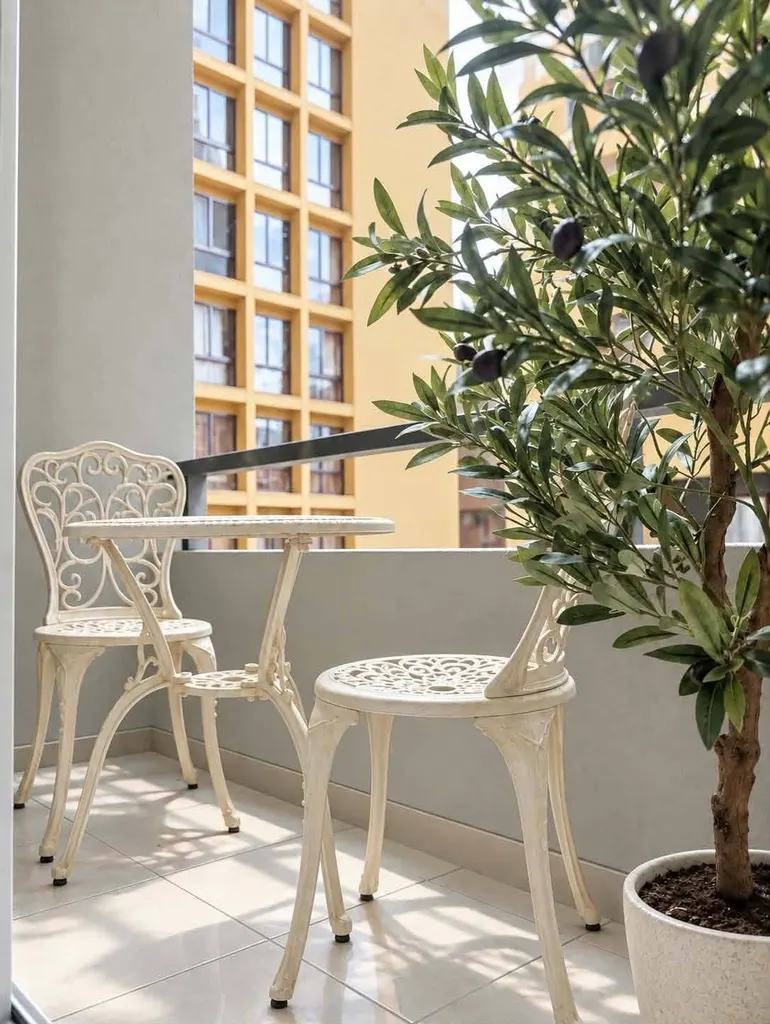 Photo 8 of listing DA-3362476: 2-bedroom condo (90 sq.m.) at Baan Siri Ruedee Condominium
