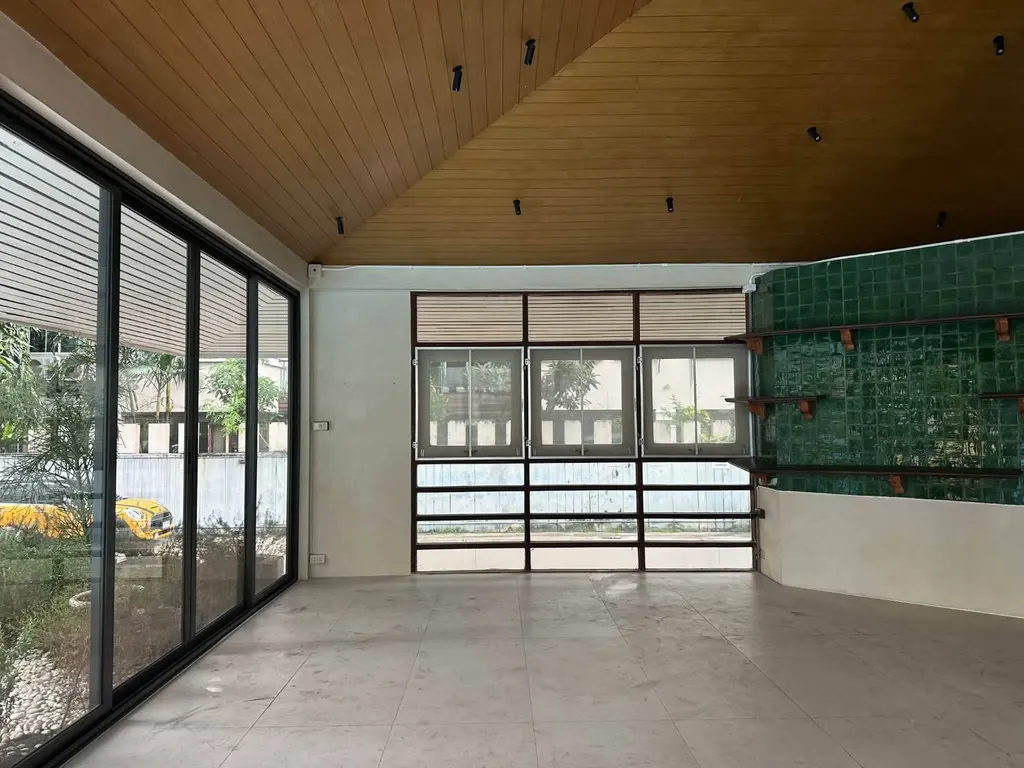 Photo 2 of listing DA-3362493: commercial building (shophouse) (80 sq.m.) in Phrom Phong