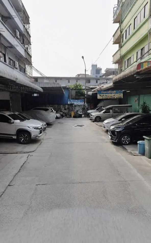 Photo 2 of listing DA-3362518: 4-bedroom townhouse (240 sq.m.) in Sathorn