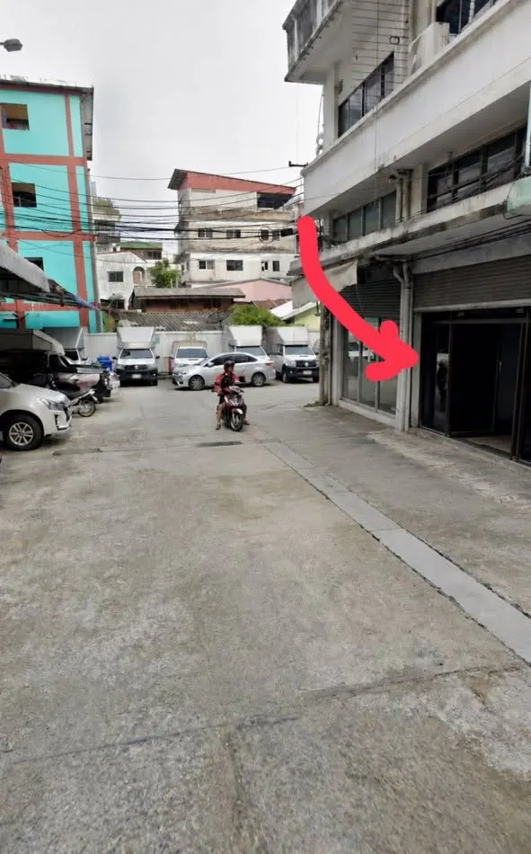 Photo 3 of listing DA-3362518: 4-bedroom townhouse (240 sq.m.) in Sathorn