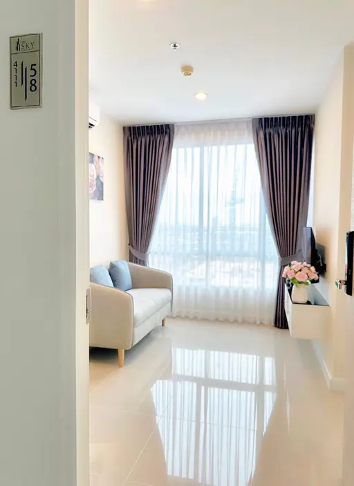 Photo 1 of listing DA-3362519: 1-bedroom condo (30 sq.m.) at The Sky Sukhumvit