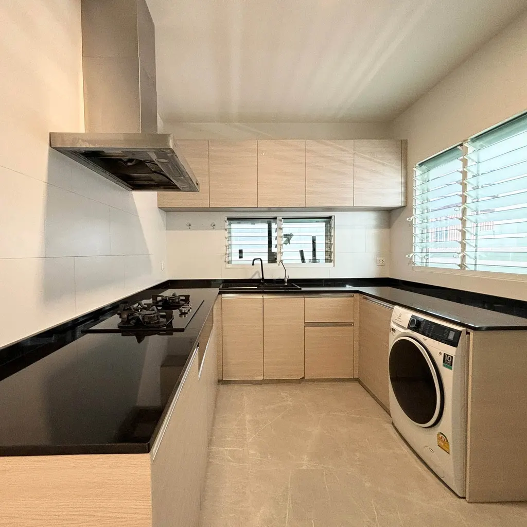 Photo 4 of listing DA-3362584: 4-bedroom house (257 sq.m.) at Mantana Bangna-Wongwaen