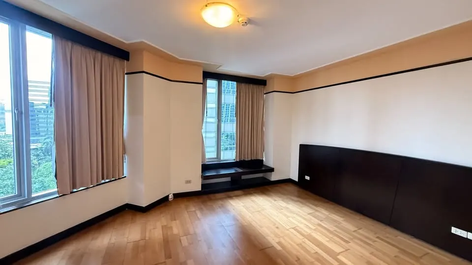 Photo 3 of listing DA-3362590: commercial building (shophouse) (178 sq.m.) at All Seasons Place - Commercial