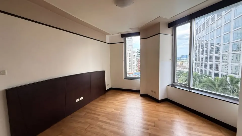 Photo 4 of listing DA-3362590: commercial building (shophouse) (178 sq.m.) at All Seasons Place - Commercial