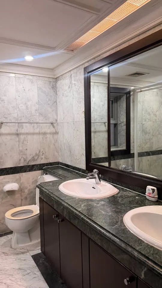 Photo 5 of listing DA-3362590: commercial building (shophouse) (178 sq.m.) at All Seasons Place - Commercial