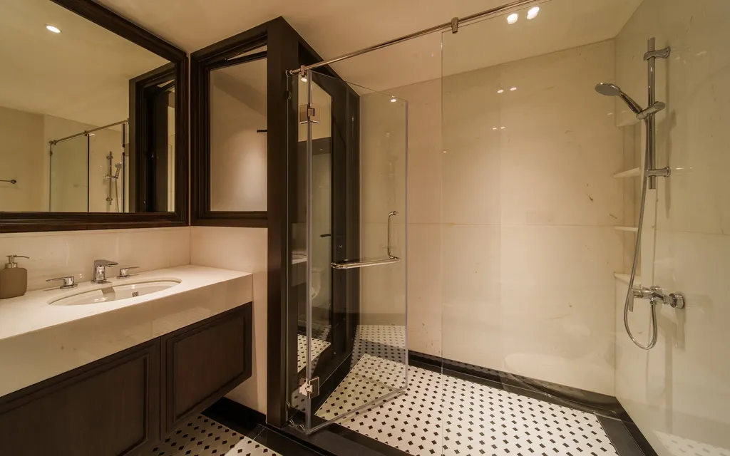 Bathroom of the 1-bedroom condo (83 sq.m.) at Paholyothin Park Condominium