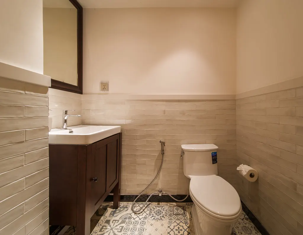 Bathroom (view 2) of the 1-bedroom condo (83 sq.m.) at Paholyothin Park Condominium