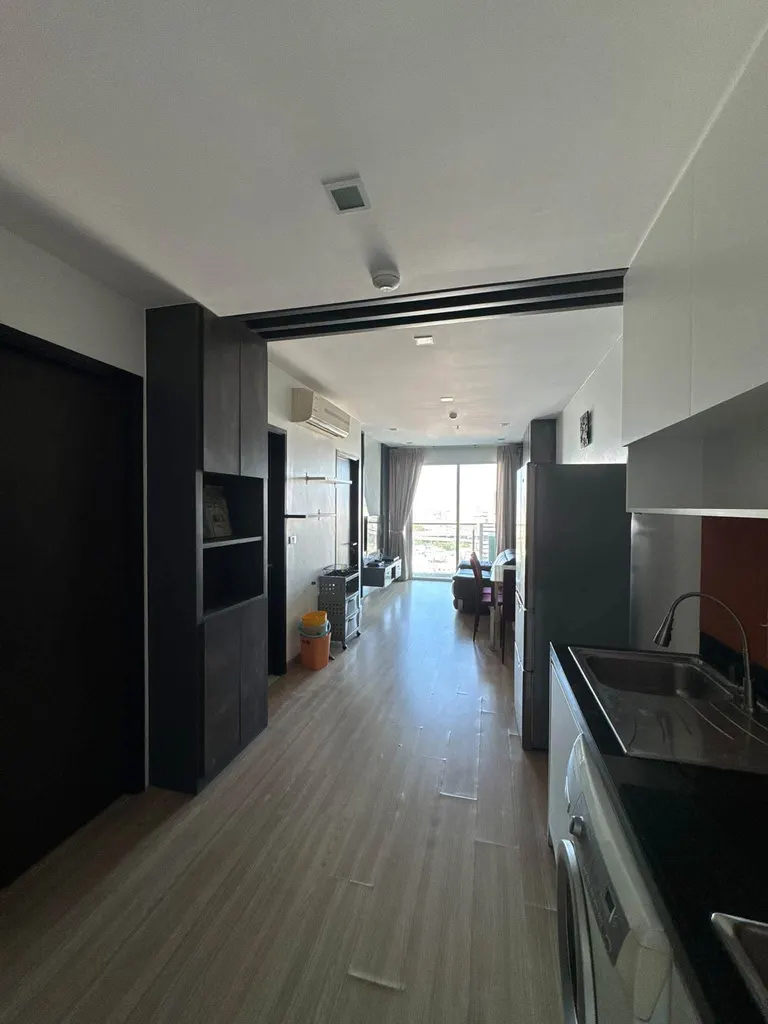 Photo 1 of listing DA-3363439: 2-bedroom condo (60 sq.m.) at Sky Walk Residences