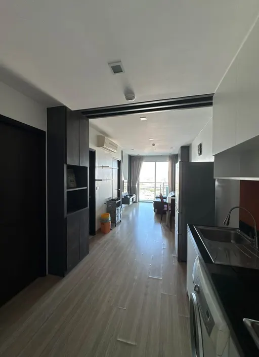 Photo 1 of listing DA-3363439: 2-bedroom condo (60 sq.m.) at Sky Walk Residences