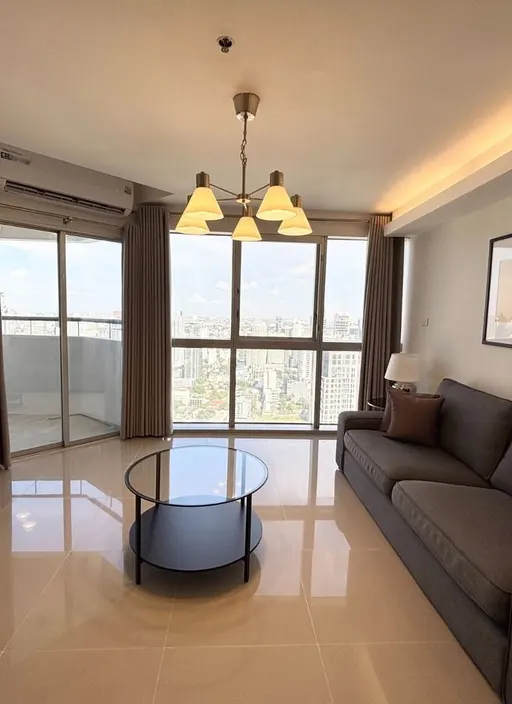 Photo 1 of listing DA-3363459: 4-bedroom condo (146 sq.m.) at The Waterford Diamond Tower Sukhumvit