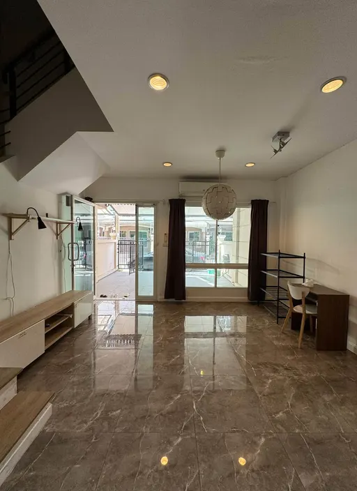 Photo 1 of listing DA-3363469: 4-bedroom townhouse (244 sq.m.)