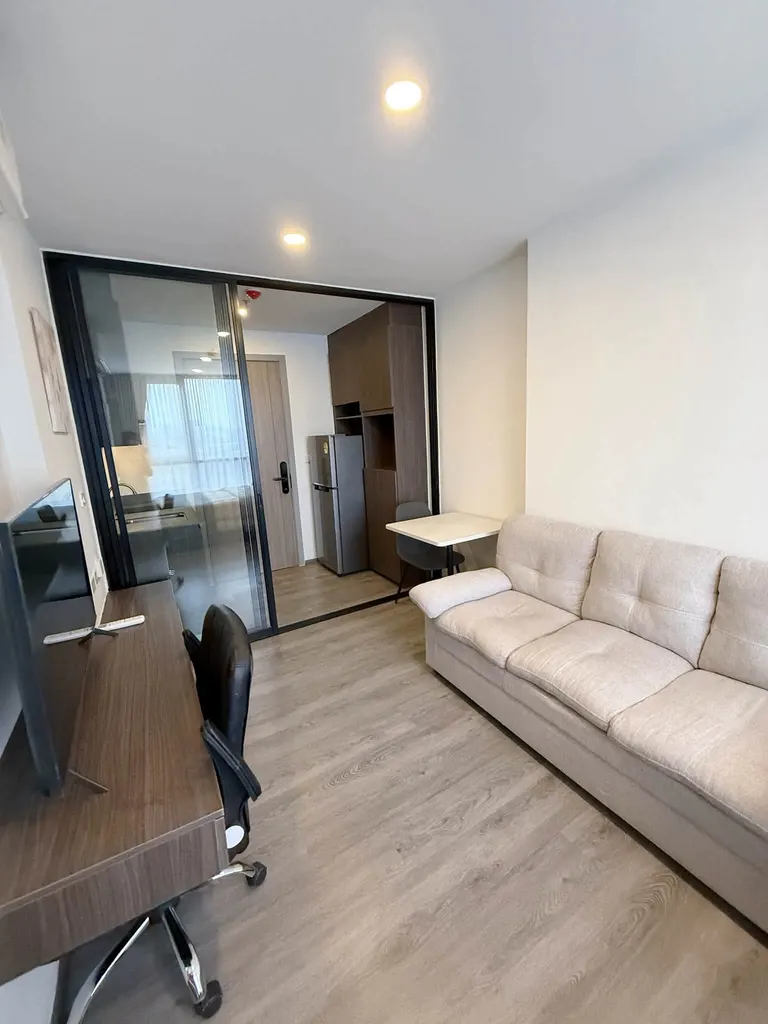 Living room (view 2) of the 1-bedroom condo (26 sq.m.) at The Origin Ladprao-Bangkapi