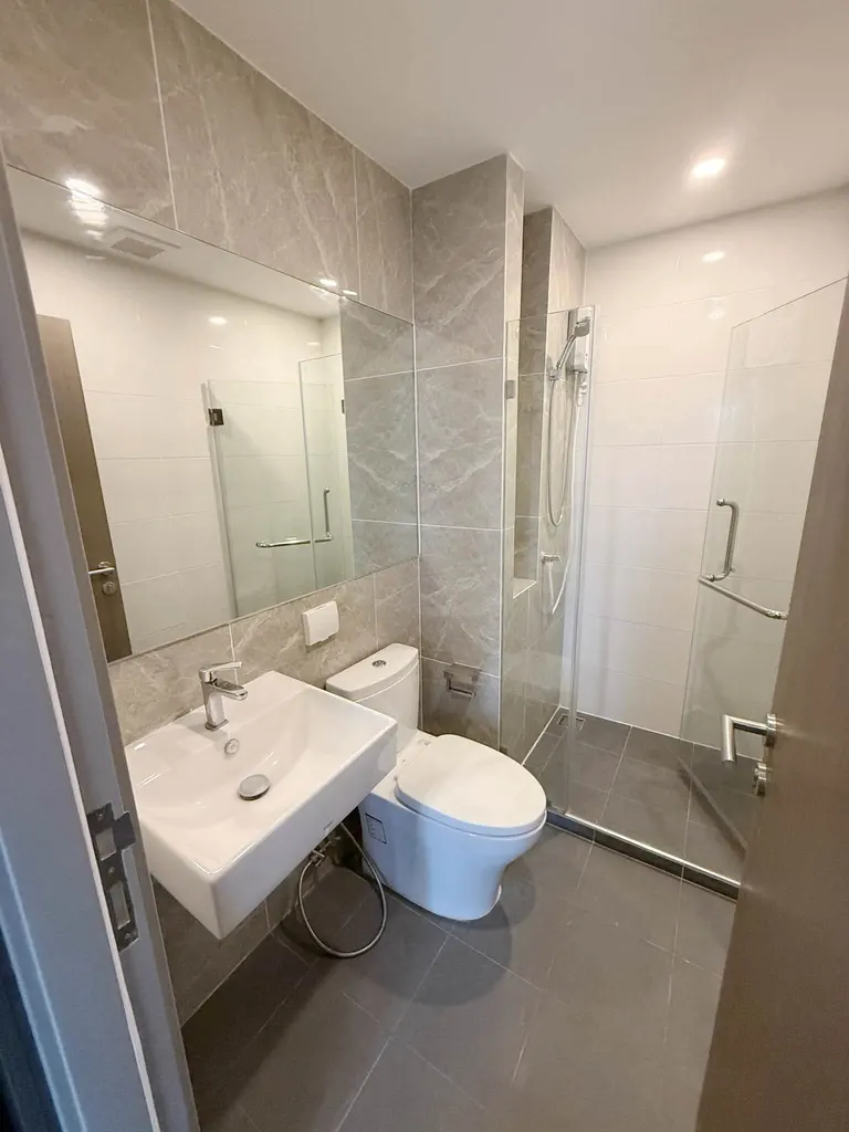 Bathroom of the 1-bedroom condo (26 sq.m.) at The Origin Ladprao-Bangkapi
