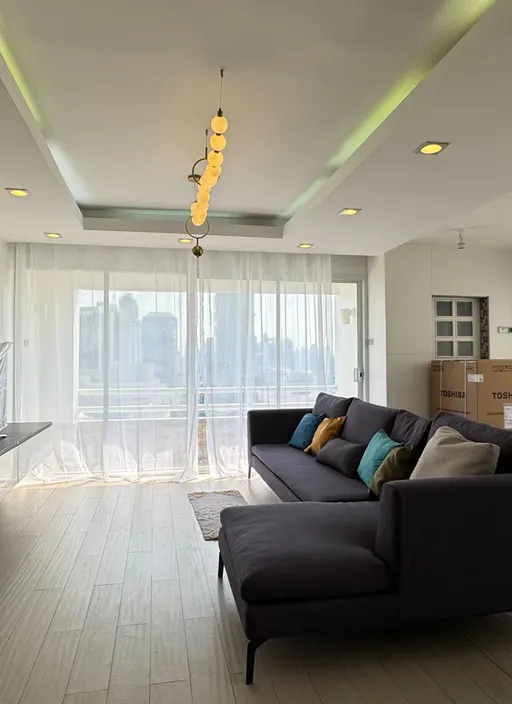 Photo 1 of listing DA-3364433: 3-bedroom condo (150 sq.m.) at Srivara Mansion Condominium 1