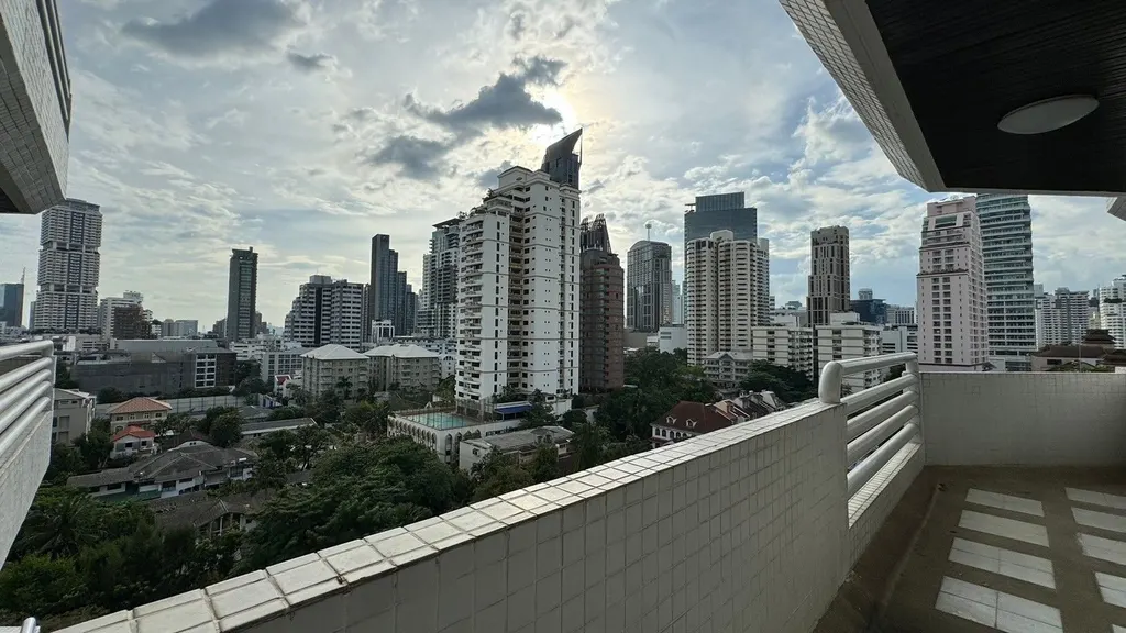 Photo 23 of listing DA-3364631: 3-bedroom condo (164 sq.m.) at Richmond Palace Condominium