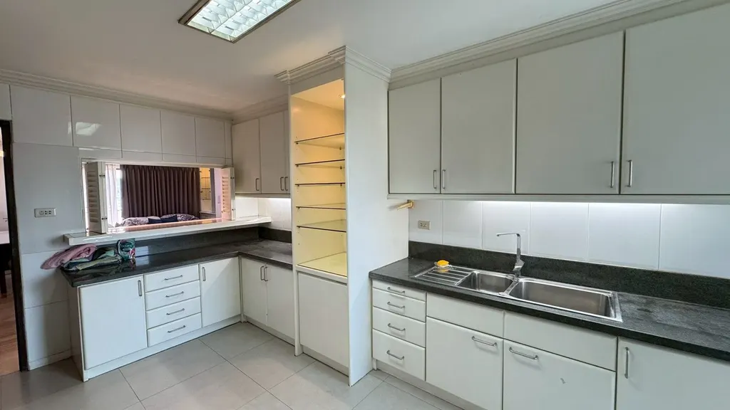 Photo 8 of listing DA-3364631: 3-bedroom condo (164 sq.m.) at Richmond Palace Condominium