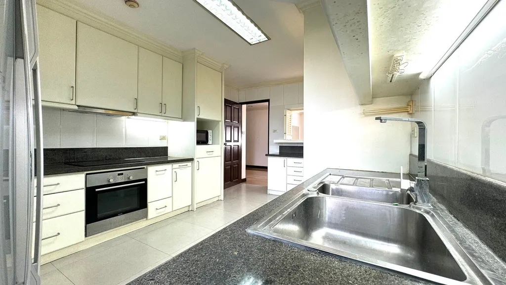 Photo 9 of listing DA-3364631: 3-bedroom condo (164 sq.m.) at Richmond Palace Condominium