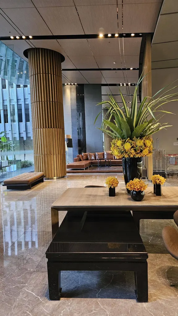 The River Condominium大楼入口