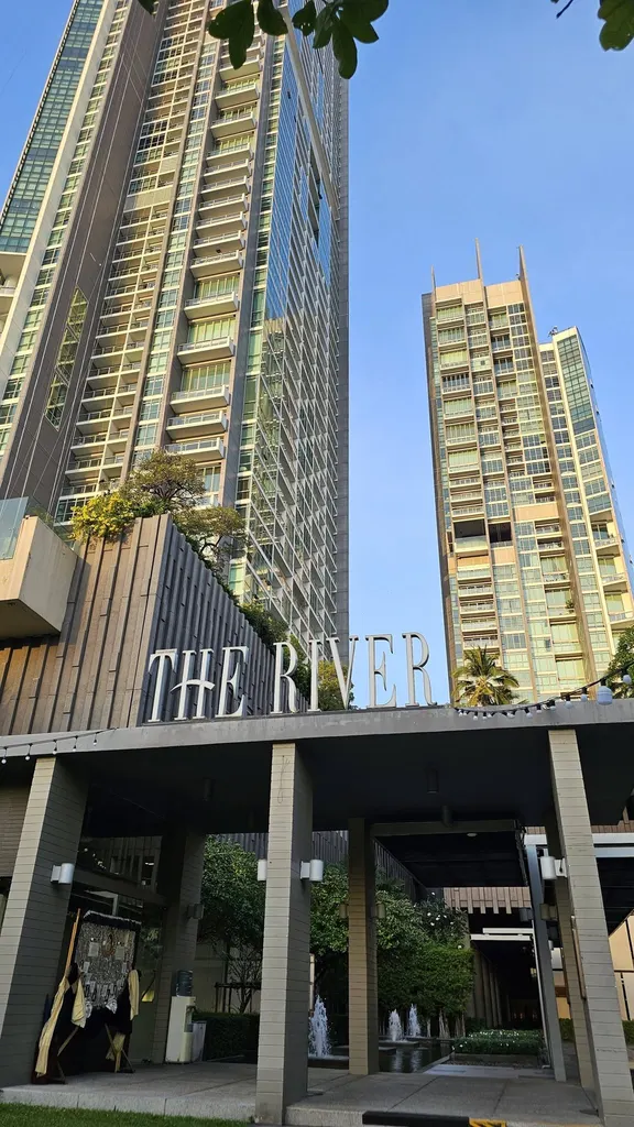 The River Condominium外观