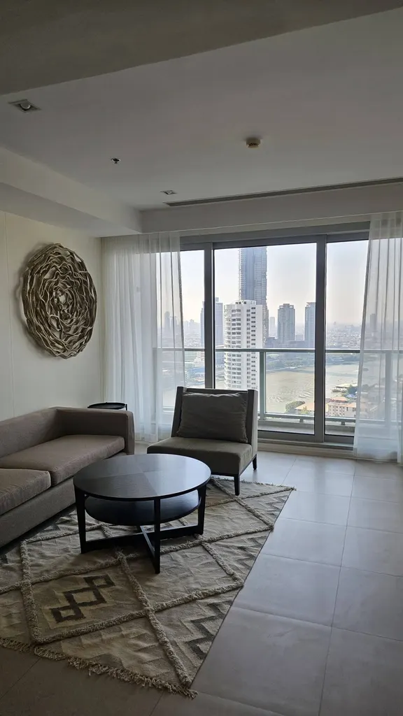 The River Condominium 2卧公寓（138 平方米）的客厅（景观2）