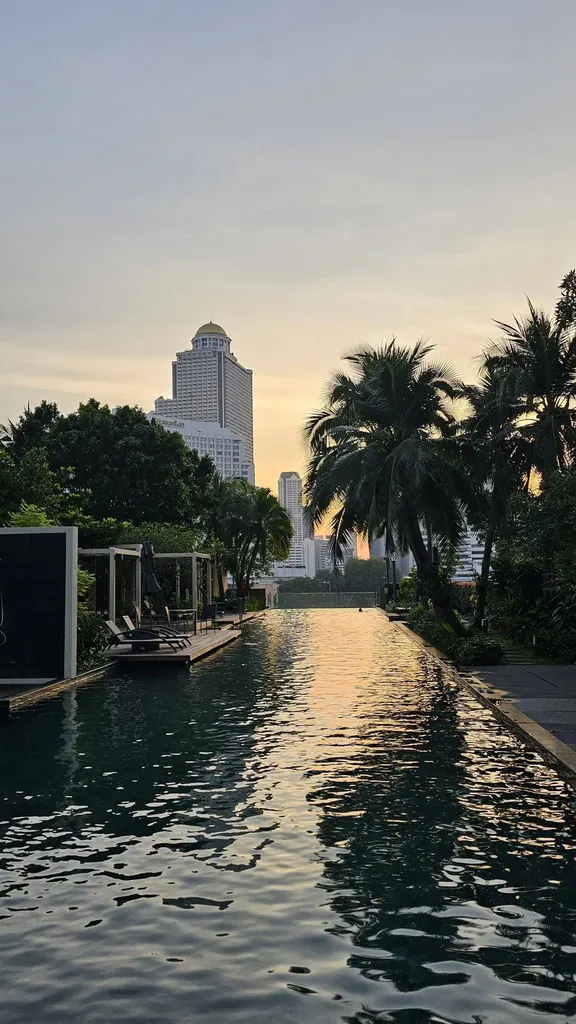 The River Condominium共享游泳池