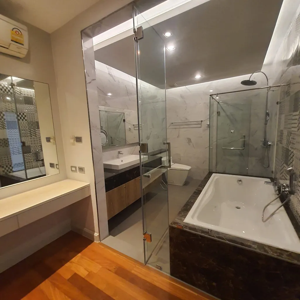 Photo 12 of listing DA-3366033: 3-bedroom condo (300 sq.m.) at The Fourwings Residence