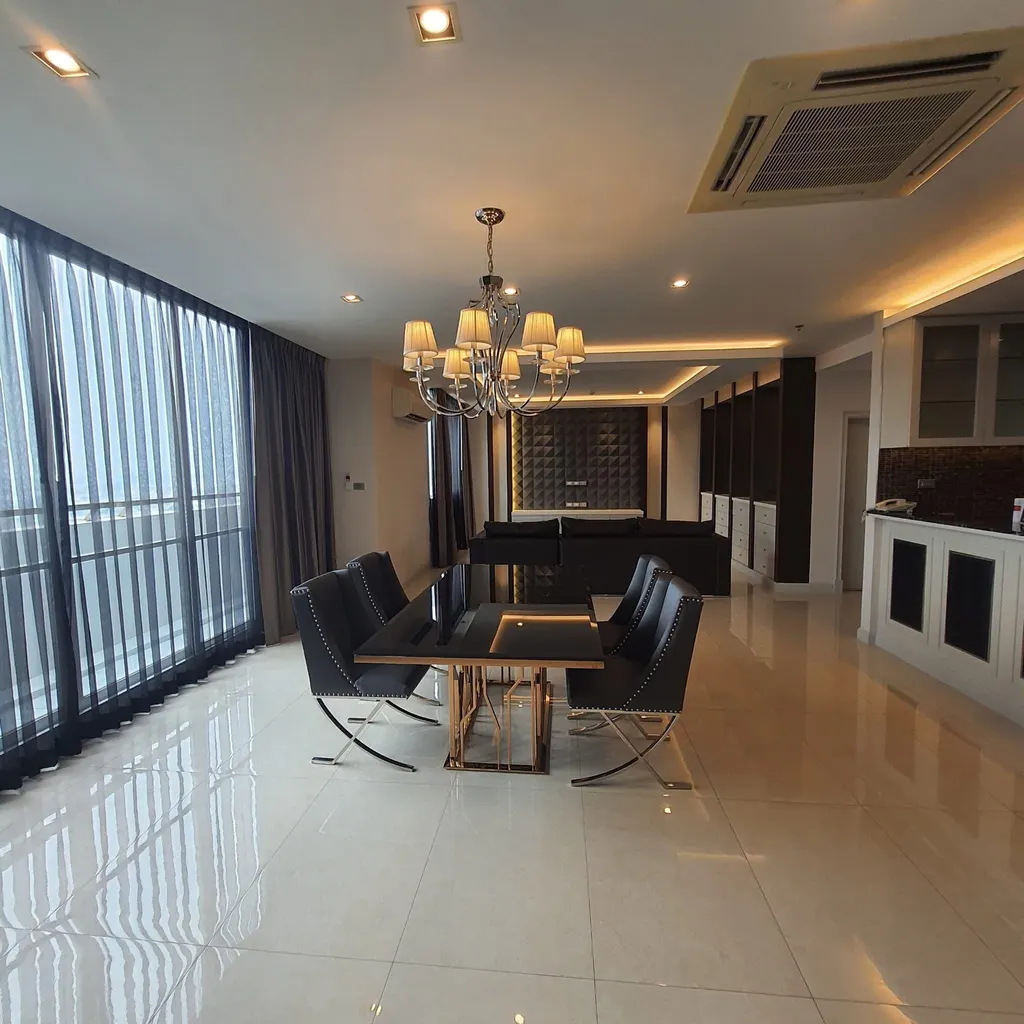 Photo 2 of listing DA-3366033: 3-bedroom condo (300 sq.m.) at The Fourwings Residence