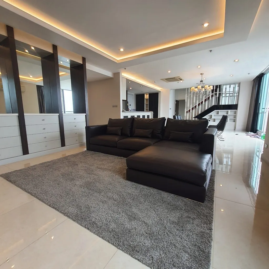 Photo 3 of listing DA-3366033: 3-bedroom condo (300 sq.m.) at The Fourwings Residence
