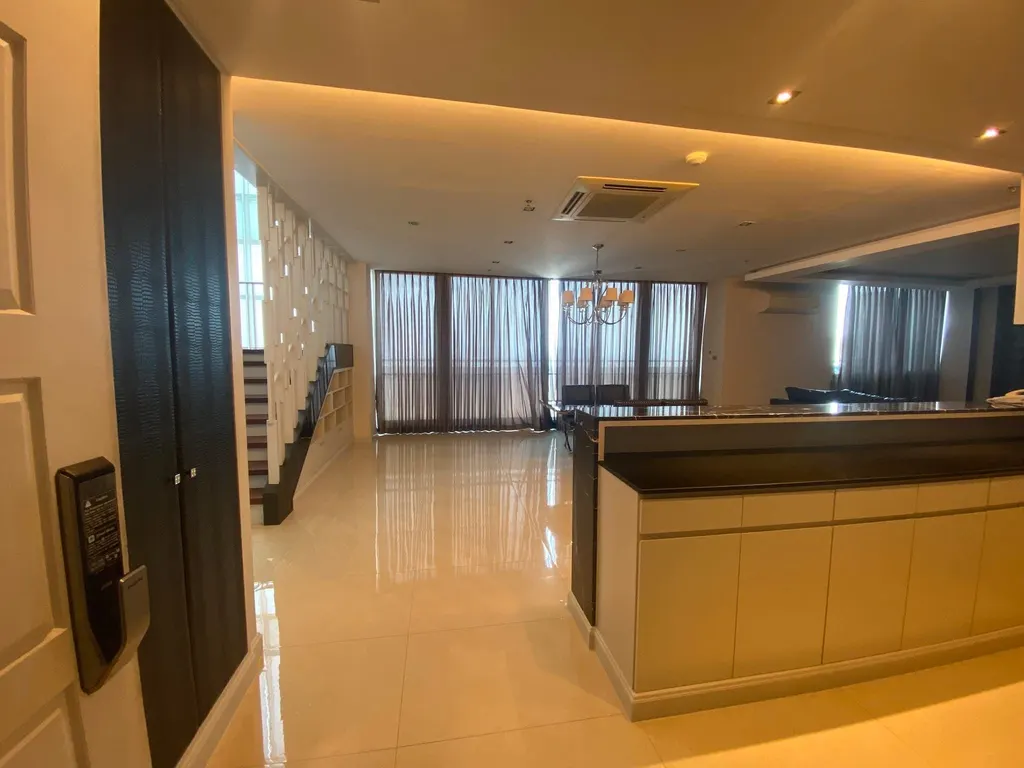 Photo 6 of listing DA-3366033: 3-bedroom condo (300 sq.m.) at The Fourwings Residence