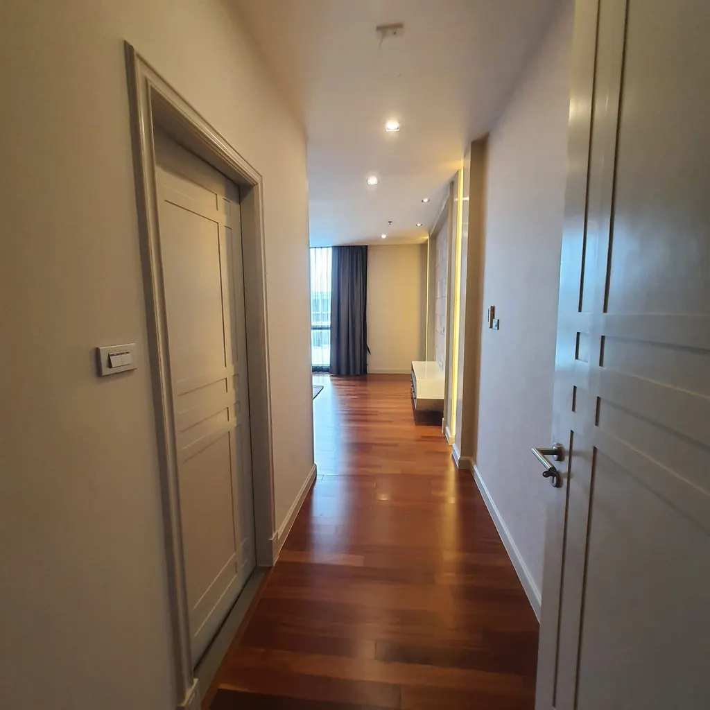Photo 7 of listing DA-3366033: 3-bedroom condo (300 sq.m.) at The Fourwings Residence