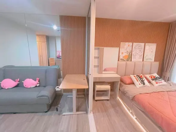 Bedroom of the 1-bedroom condo (28 sq.m.) at Regent Home Bangna