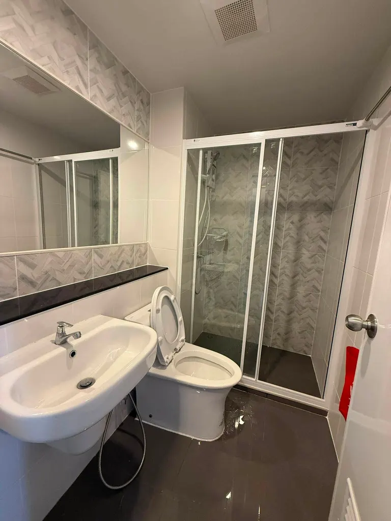 Salle de bains de l'appartement 1 chambre (28 m²) à Regent Home Bangna