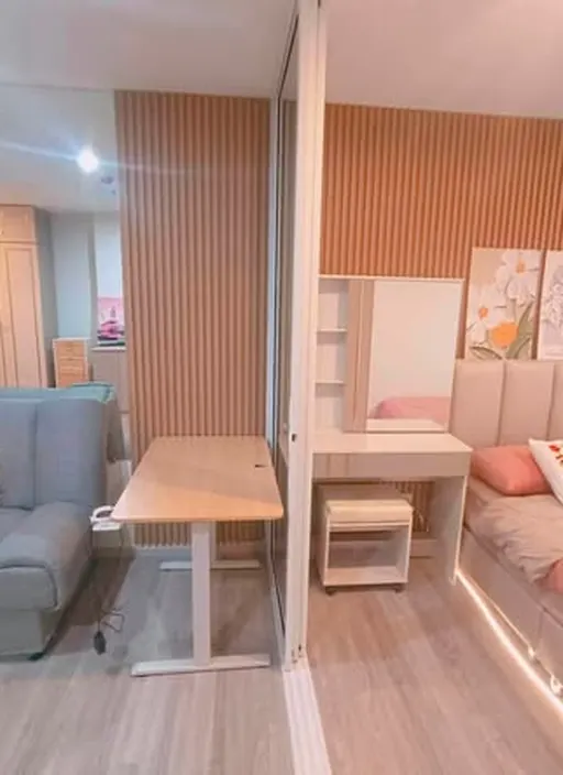 Bedroom of the 1-bedroom condo (28 sq.m.) at Regent Home Bangna