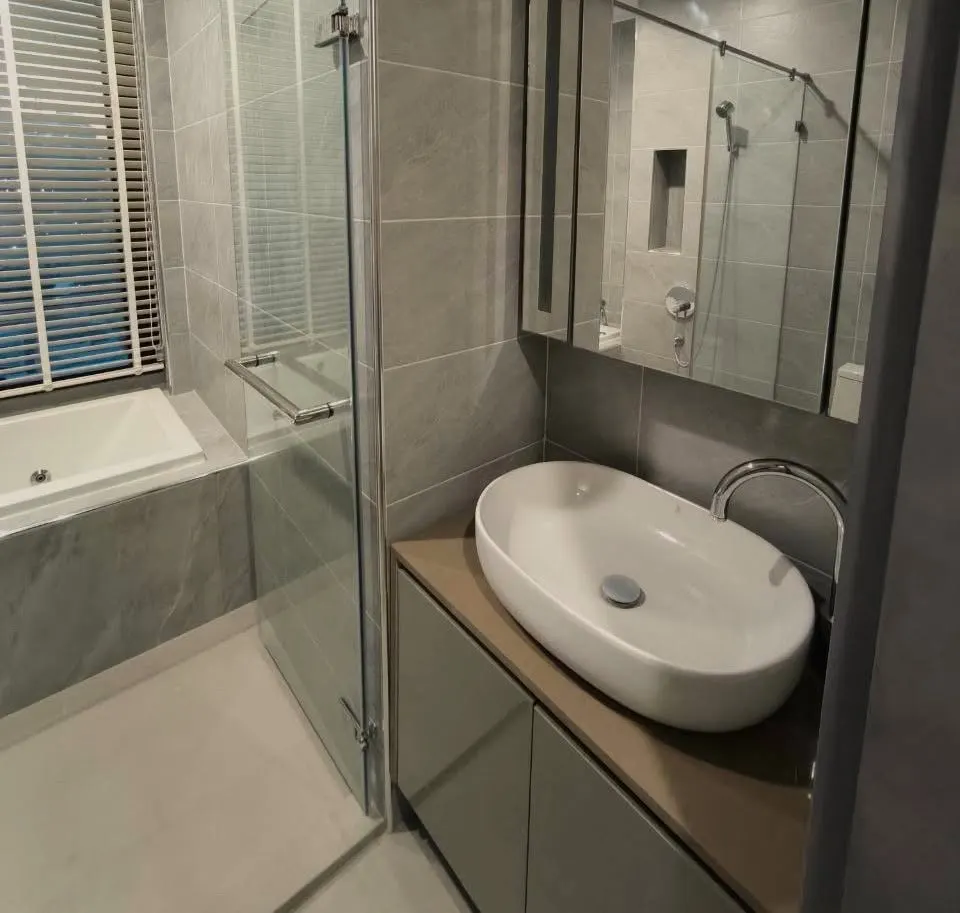 Photo 10 of listing DA-3367231: 1-bedroom condo (51 sq.m.) at M Silom
