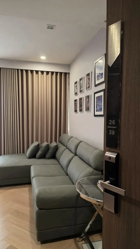 Photo 2 of listing DA-3367231: 1-bedroom condo (51 sq.m.) at M Silom