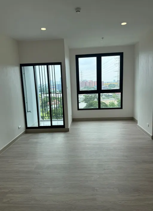 Photo 1 of listing DA-3367889: 1-bedroom condo (29.6 sq.m.) at Supalai Parc Ekkamai-Pattanakarn