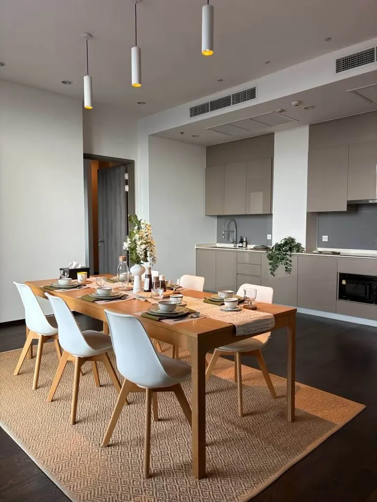 Photo 4 of listing DA-3368698: 4-bedroom condo (202 sq.m.) at Whizdom Essence Sukhumvit
