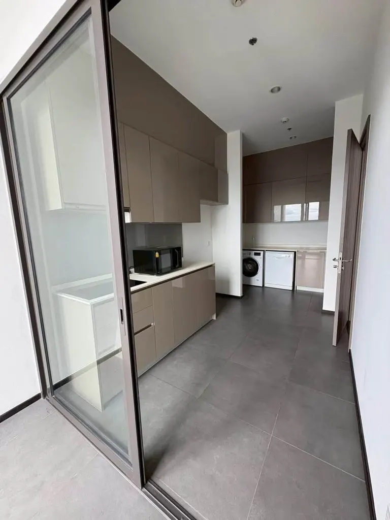 Photo 5 of listing DA-3368698: 4-bedroom condo (202 sq.m.) at Whizdom Essence Sukhumvit