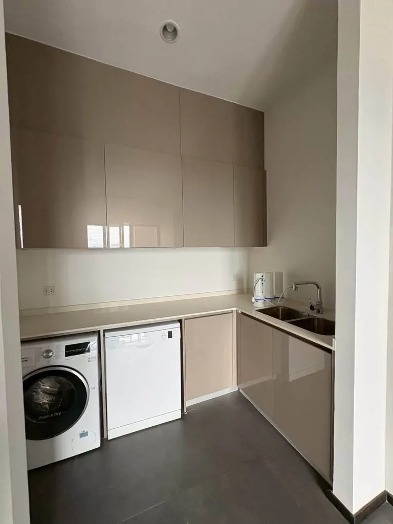 Photo 6 of listing DA-3368698: 4-bedroom condo (202 sq.m.) at Whizdom Essence Sukhumvit