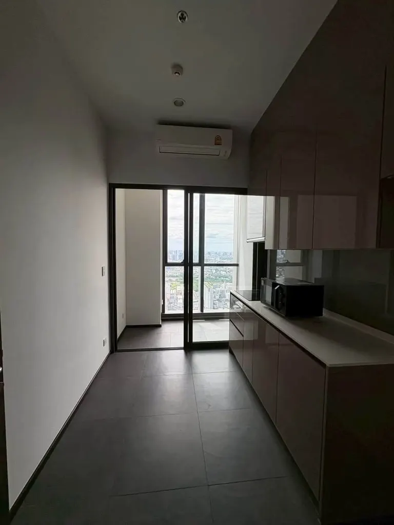 Photo 7 of listing DA-3368698: 4-bedroom condo (202 sq.m.) at Whizdom Essence Sukhumvit