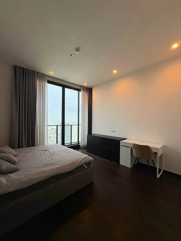 Photo 8 of listing DA-3368698: 4-bedroom condo (202 sq.m.) at Whizdom Essence Sukhumvit