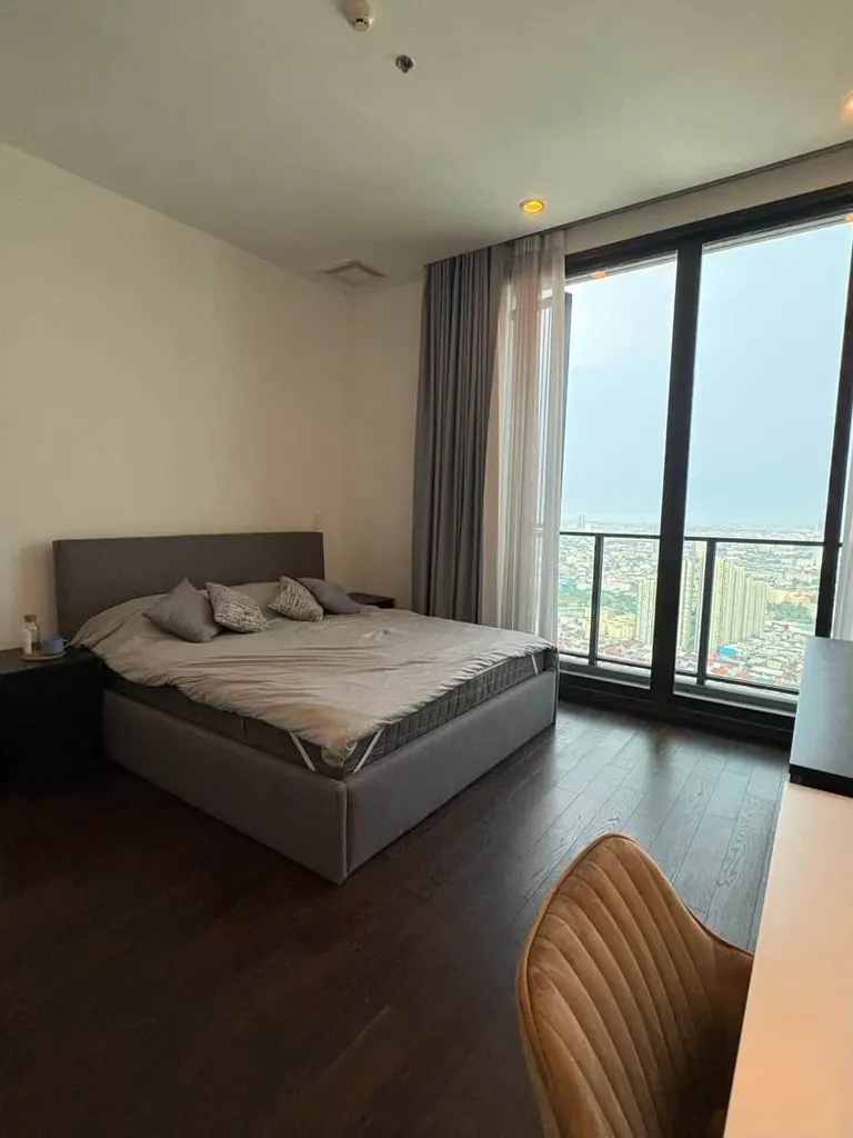 Photo 9 of listing DA-3368698: 4-bedroom condo (202 sq.m.) at Whizdom Essence Sukhumvit